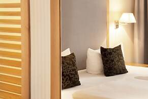 Townhouse Hotel