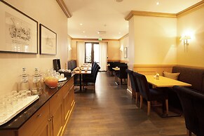 Townhouse Hotel