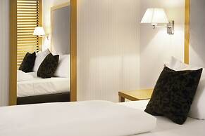 Townhouse Hotel