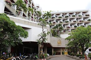 City Beach Resort