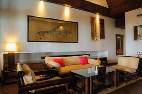 Mom Tri's Villa Royale