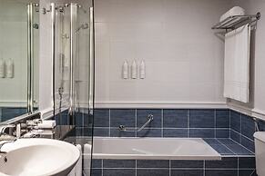 Dubai Marriott Harbour Hotel & Suites