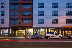 Roomzzz Leeds City West