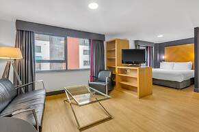Roomzzz Leeds City West