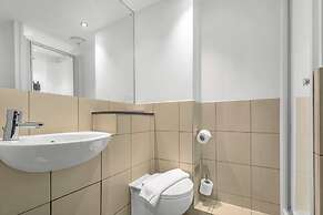 Roomzzz Leeds City West