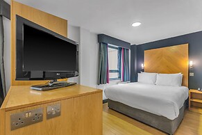 Roomzzz Leeds City West