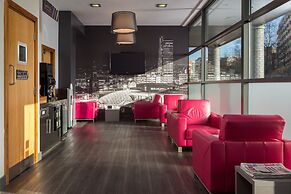 Roomzzz Leeds City West