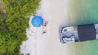 Naples Bay Resort & Marina