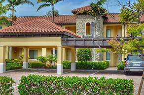 Naples Bay Resort & Marina
