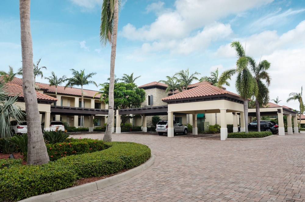 Naples Bay Resort & Marina