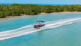 Naples Bay Resort & Marina
