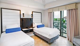 Naples Bay Resort & Marina