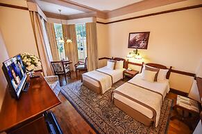 Grand Hotel
