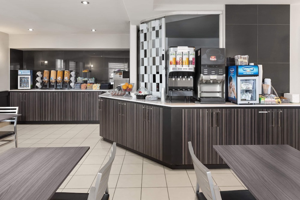 Super 8 by Wyndham Quebec City