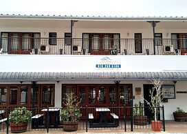Le Bay Lodge