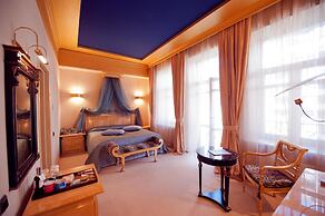 Opera Hotel
