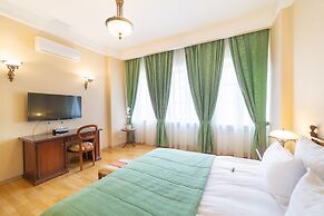 Aristocrat Boutique Hotel