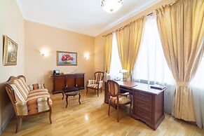 Aristocrat Boutique Hotel