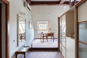 Alexander House