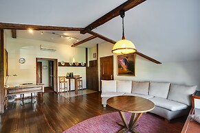 Alexander House