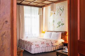 Alexander House