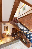 Alexander House