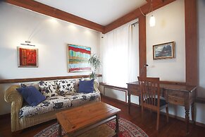 Alexander House