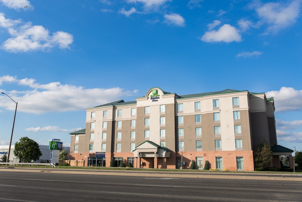 Holiday Inn Express & Suites Brampton by IHG