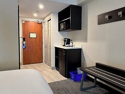 Holiday Inn Express & Suites Brampton by IHG