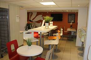 Hotel Première Classe Saint Quentin En Yvelines - Elancourt