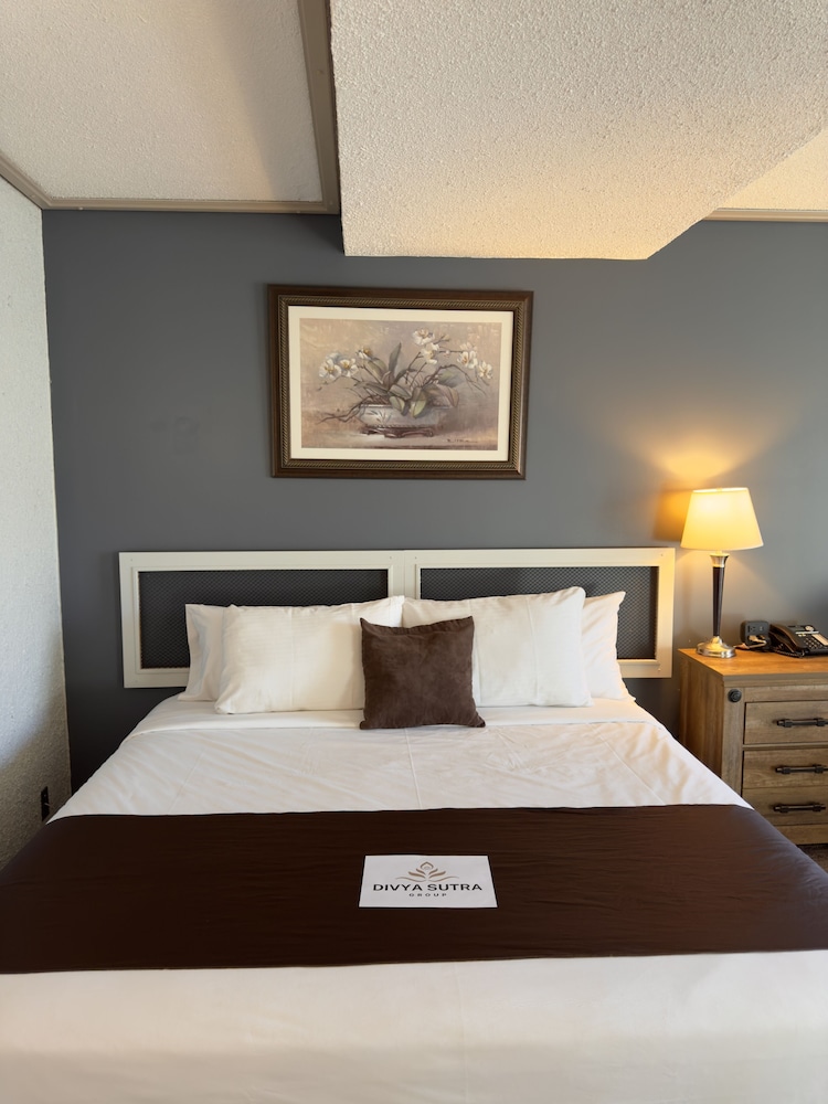 Divya Sutra Plaza and Conference Centre, Vernon, BC