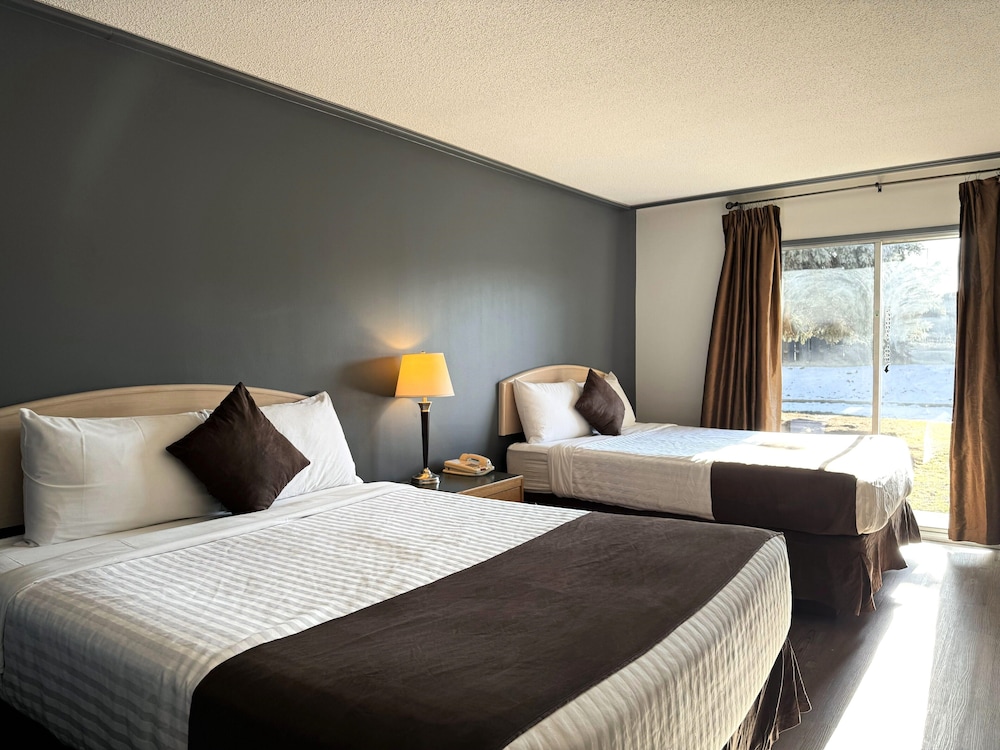 Divya Sutra Plaza and Conference Centre, Vernon, BC