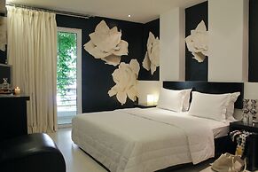 Galaxy Art Hotel