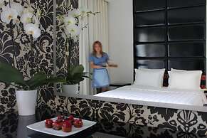 Galaxy Art Hotel
