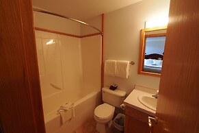 Executive House Suites Hotel & Conference Centre
