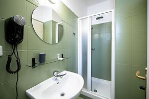 Sir Toby's Midtown - Hostel