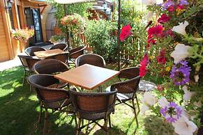 Logis Hôtel Les Autanes & Spa