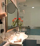 Serena Hotel