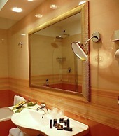 Serena Hotel