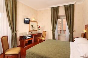Serena Hotel