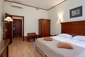 Kristoff Hotel