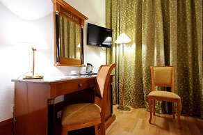 Kristoff Hotel