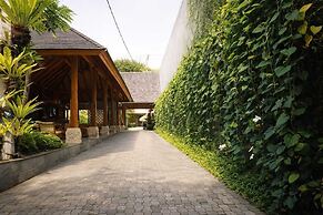 Yulia Village Inn
