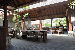 Yulia Village Inn