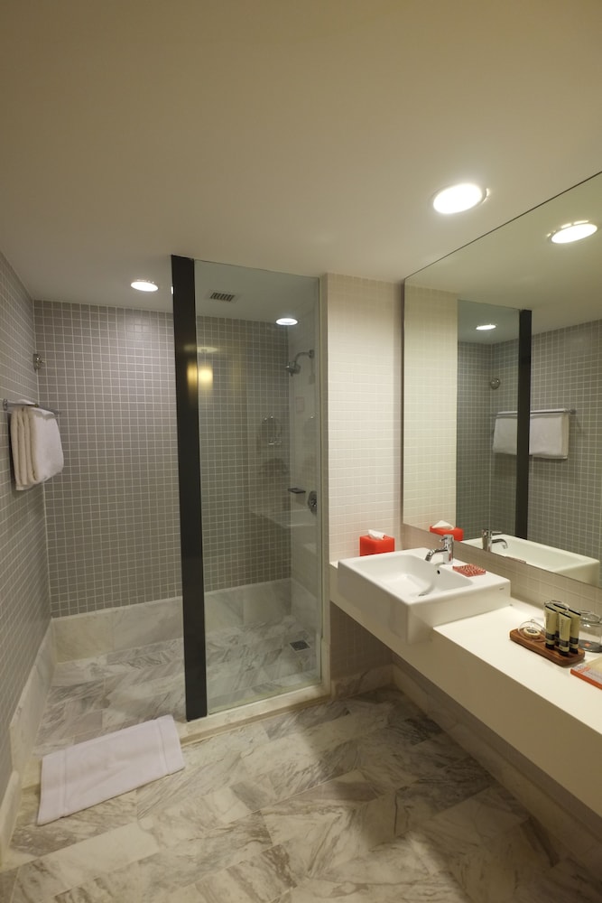 G Hotel Gurney