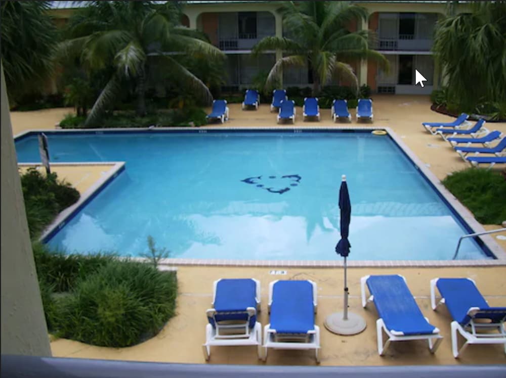 Royal Islander Hotel