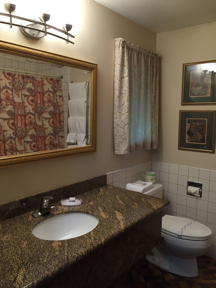 Port Angeles Inn