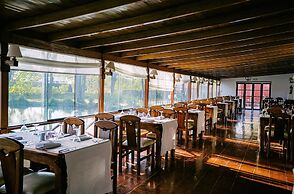 Hotel El Lago by Luoxo