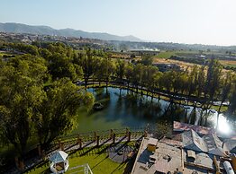 Hotel El Lago by Luoxo