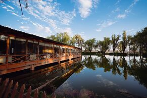 Hotel El Lago by Luoxo